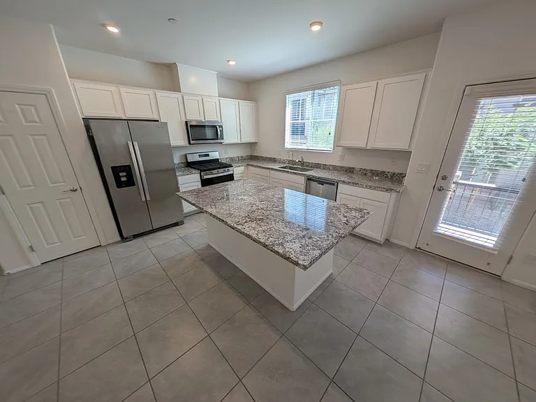 664 Vetiver Ln — Photo 12