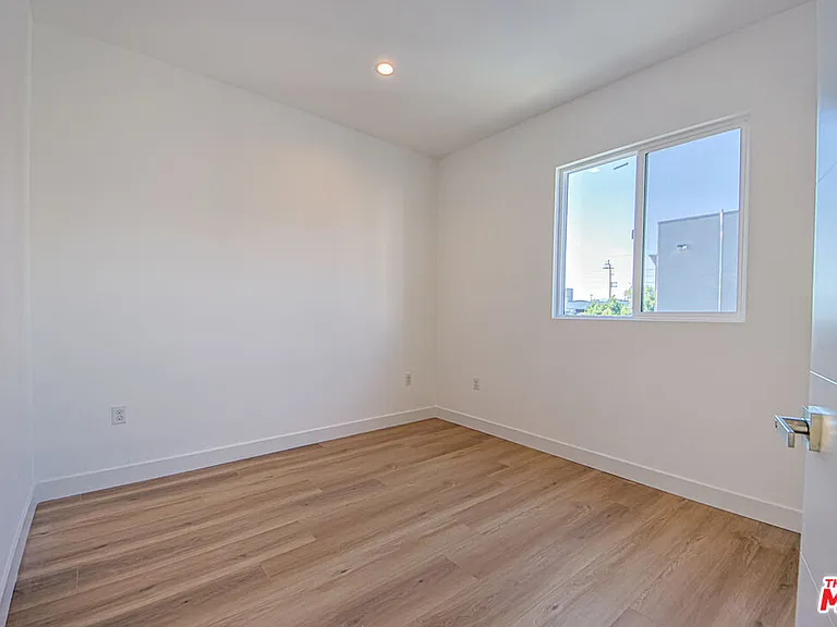 11443 1/2 Hatteras St — Photo 18
