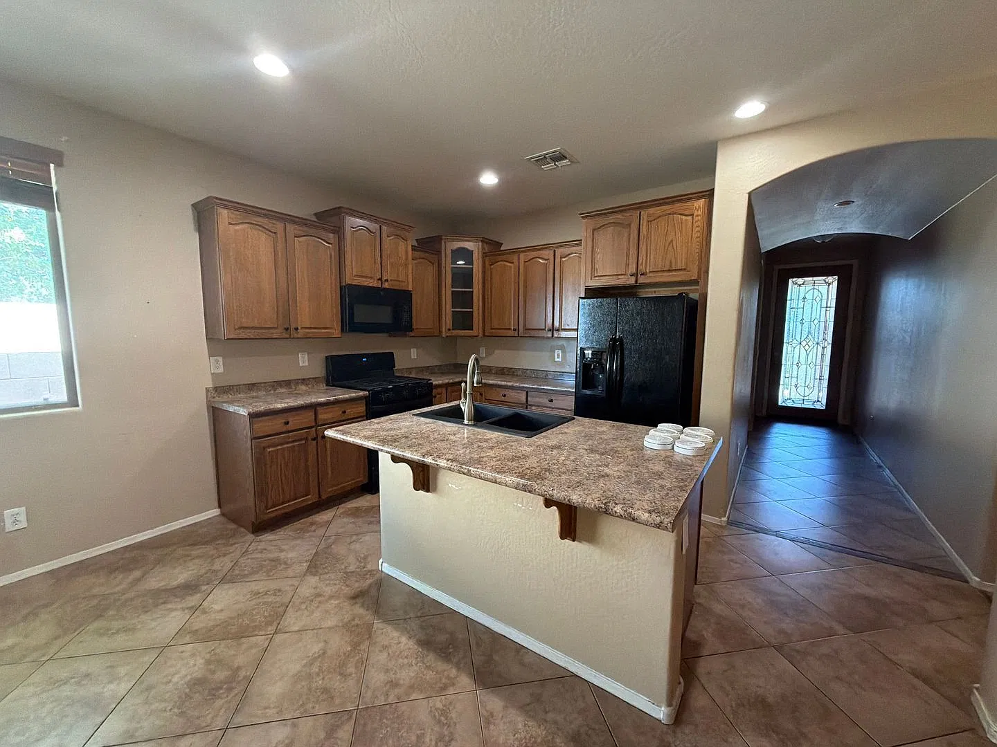 3 bed, 3.0 bath, 1689 sqft, $2,000 — Photo 3