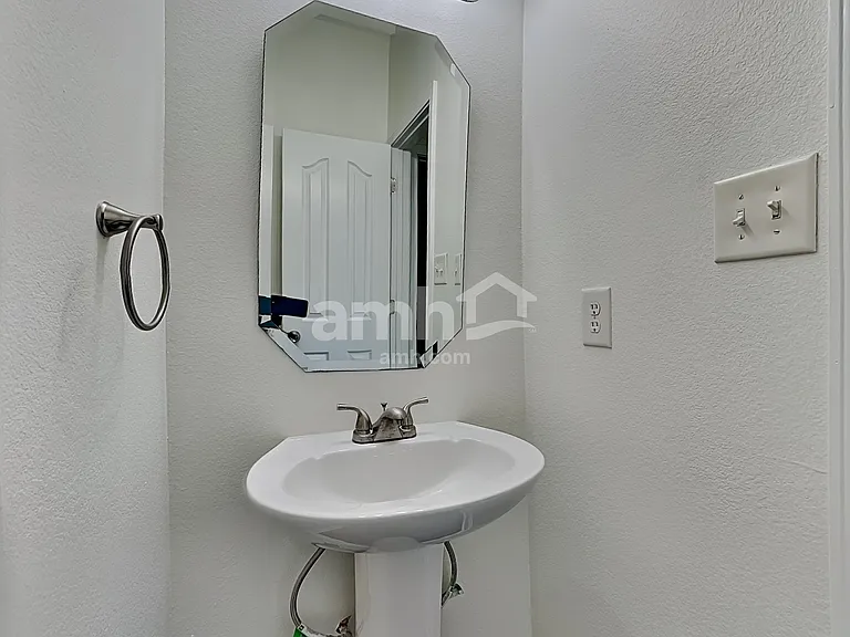 2604 Oasis Ln — Photo 9