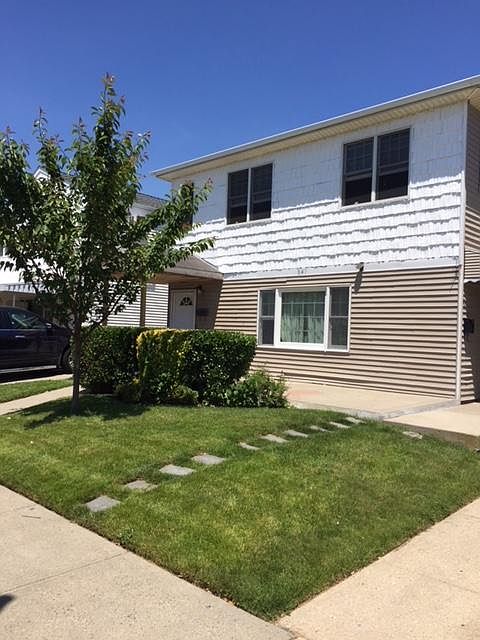 1st image of 641 E Olive St