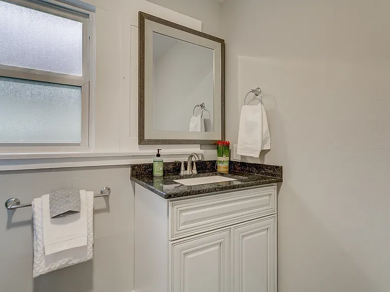 439 N Walnut St — Photo 48