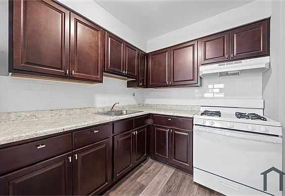 2nd image of 1774 W Godfrey Ave