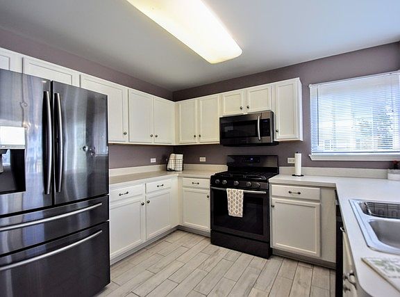 2nd image of 2837 N Augusta Dr