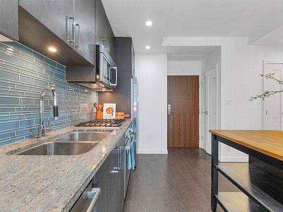 4th image of 38 W 1st Ave #510