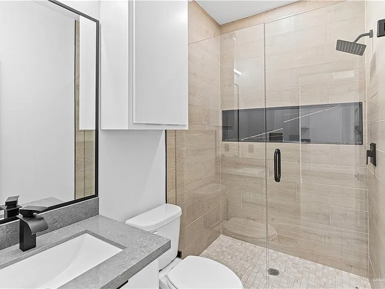 823 Abby St #3 — Photo 9