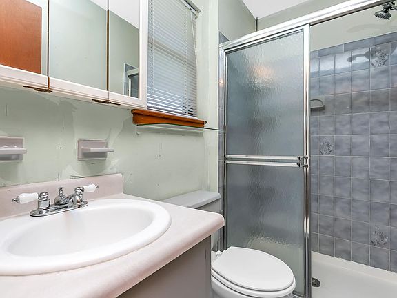 3rd image of 31 Brooks Ave #Top