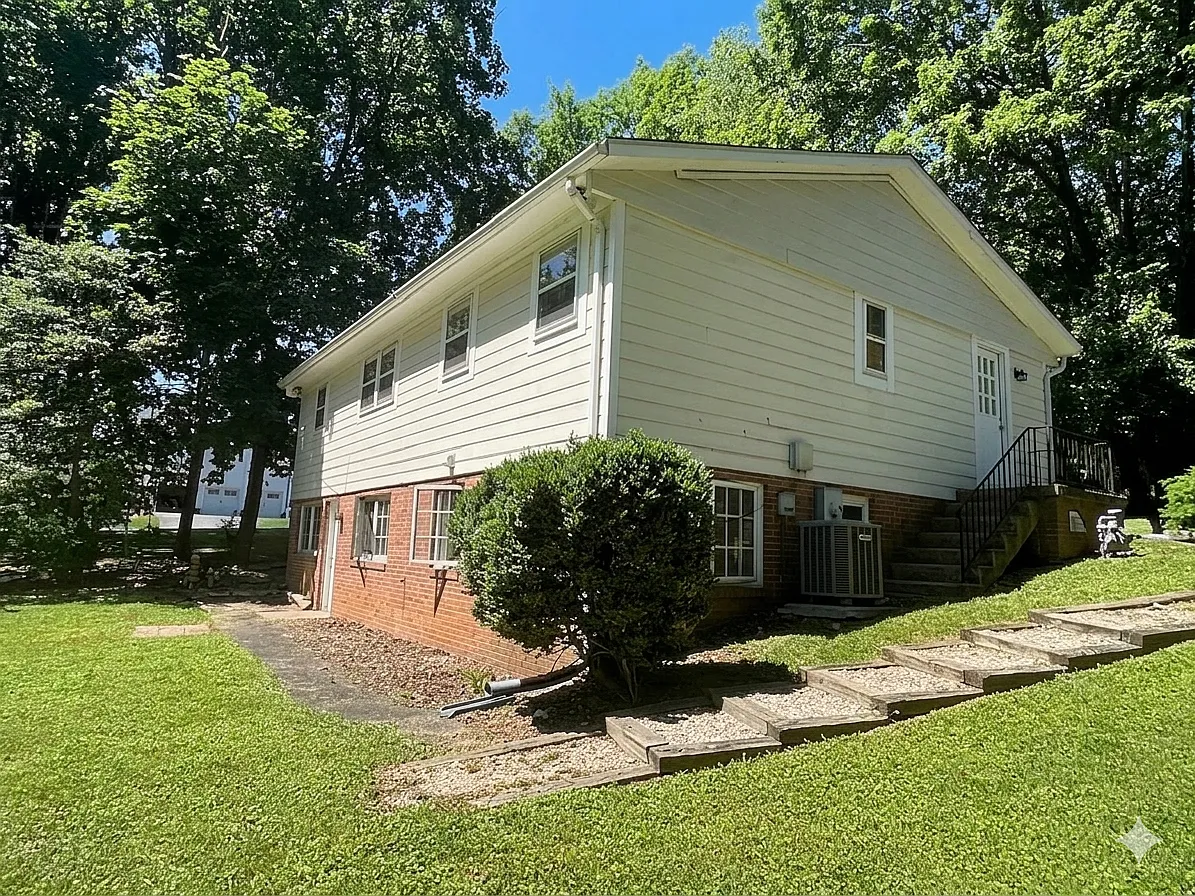 731 Miller Ave — Photo 2
