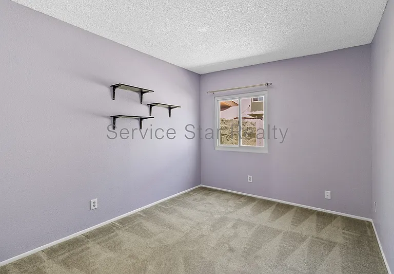 10215 N 8th Pl — Photo 11