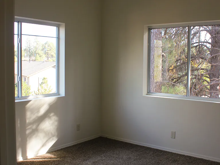 bedroom (townhouse has 4 equal size bedrooms)