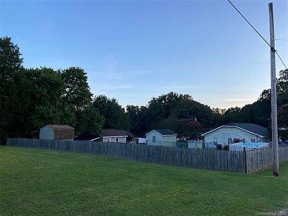 5th image of 305 Bost Cir