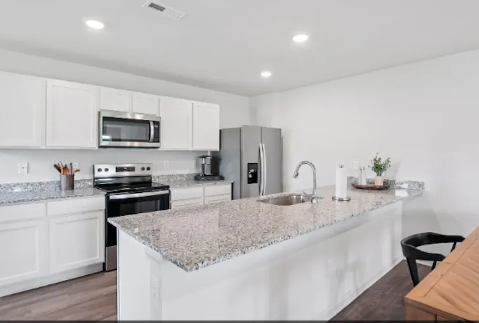 Kitchen/dine-in area