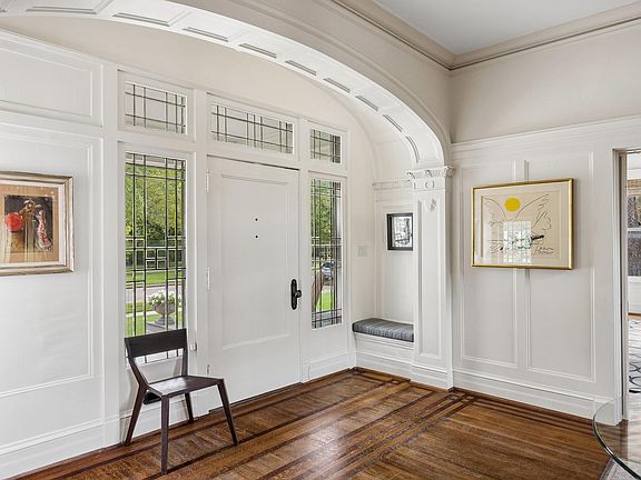 3rd image of 8 Courtlandt Pl