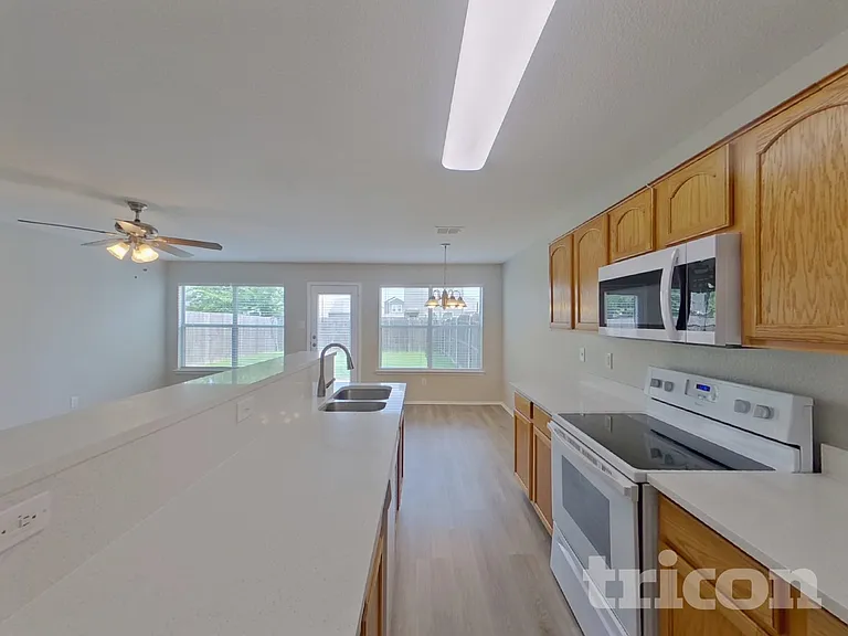 1461 Pine Ln — Photo 5