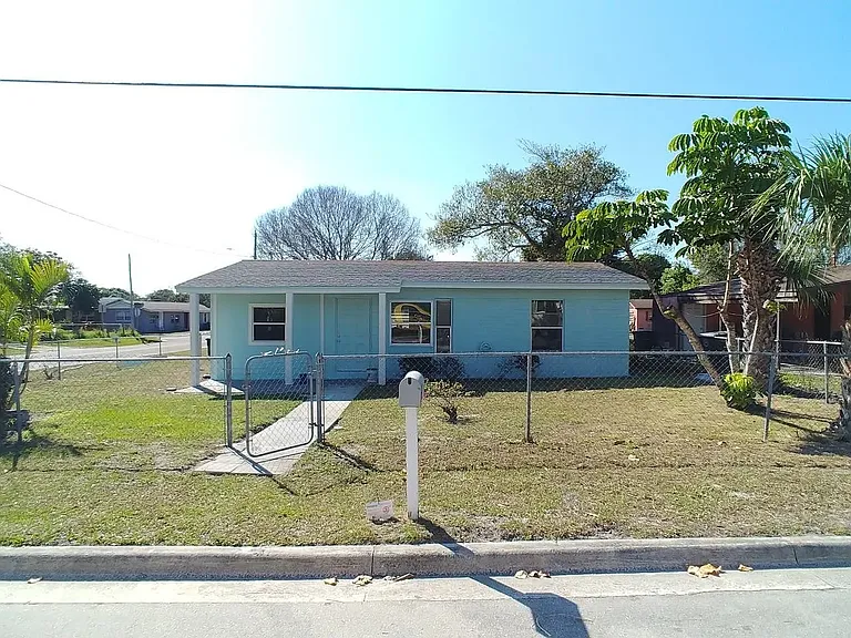 809 Dundas Ct — Photo 1