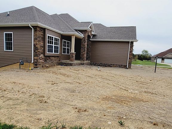 3rd image of 987 E Barrington Pl