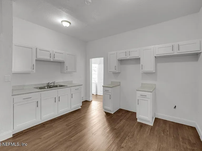 2410 McQuade St — Photo 14