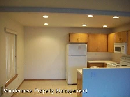 4th image of 1400 SE Broadway Ave