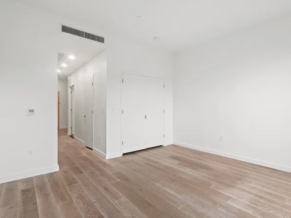 28-18 Steinway Street image 6 of 15