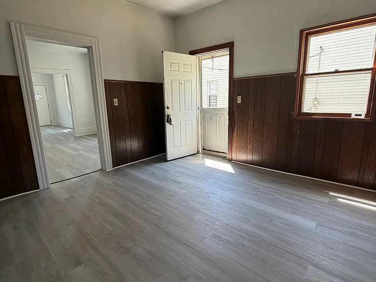 7009 Hecker Ave — Photo 8