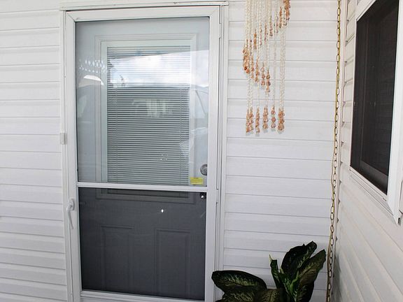 3rd image of 1101 W Commerce Ave #120