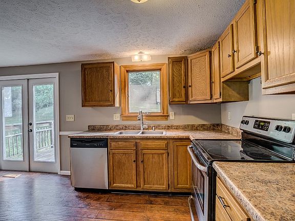 3rd image of 22 Meadow Hill Dr