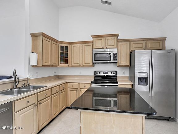 5th image of 725 Trotwood Trace Ct
