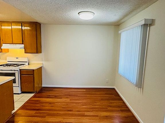 5th image of 565 E Magnolia Blvd #J