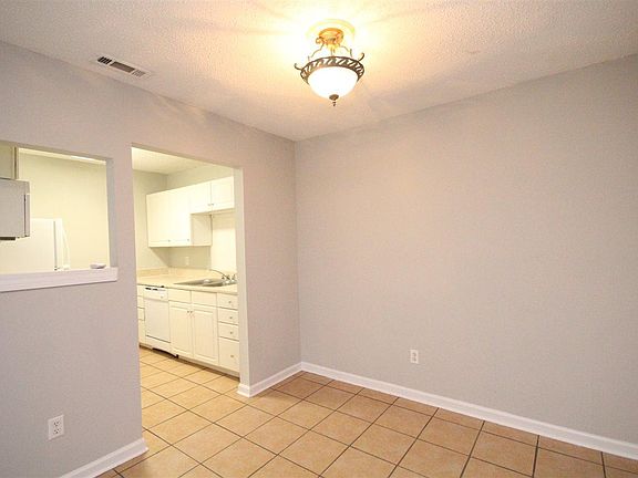 5th image of 3232 Maplewood Dr