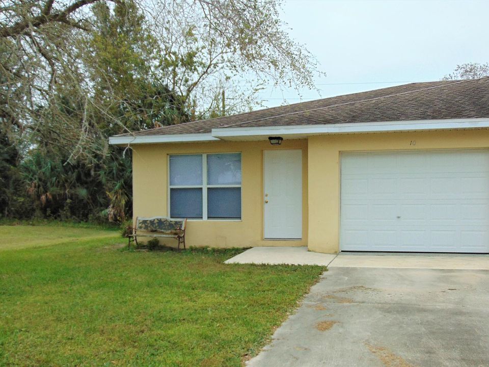 1st image of 10 W Towne Pl