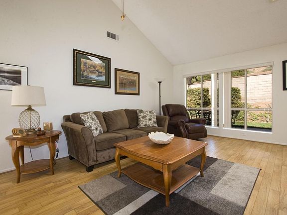 3rd image of 5172 Village 5