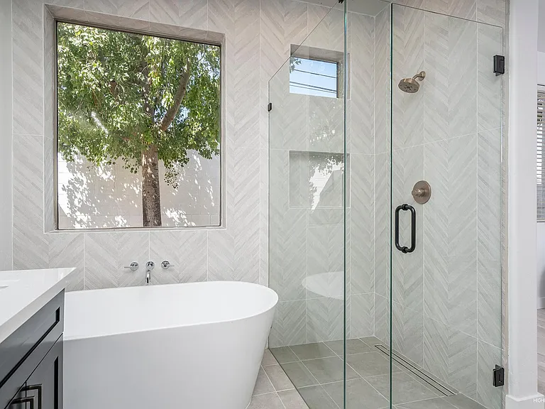 1012 E Susan Ln — Photo 9