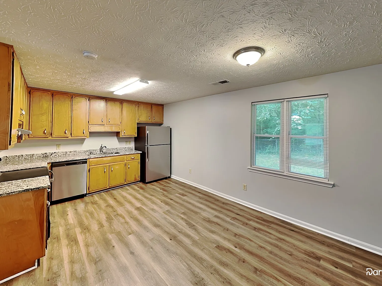 3 bed, 2.0 bath, 1833 sqft, $1,765 — Photo 3