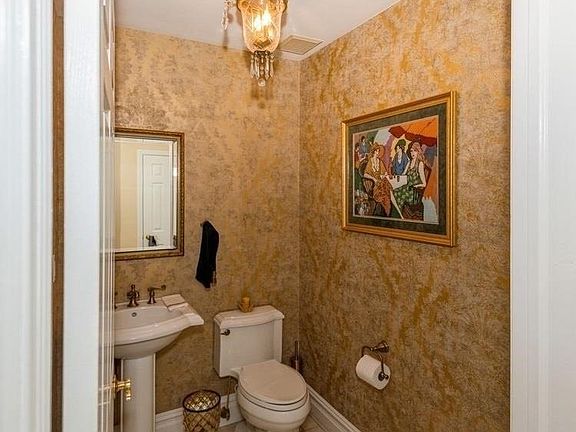 4th image of 456 Florencia Pl