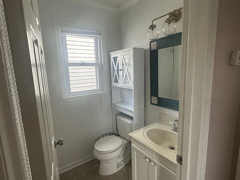 upstairs full bath