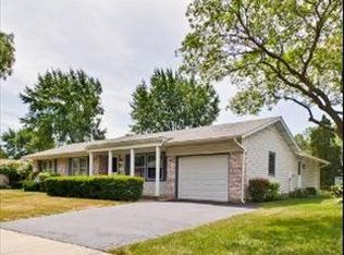 69 Walpole Rd, Elk Grove Village, IL 60007