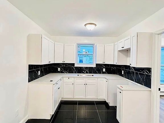 4th image of 6006 Polk St #B