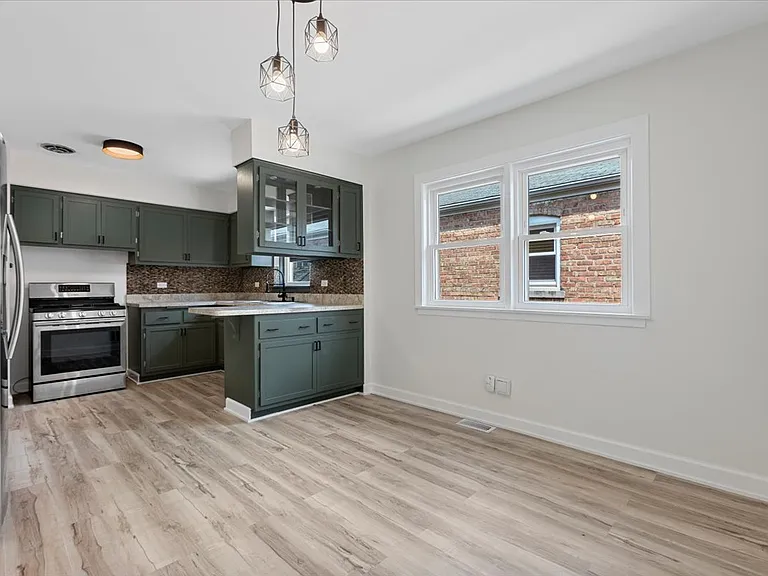 11358 S Rockwell St — Photo 5