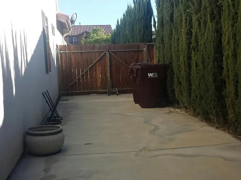 sideyard, RV parking