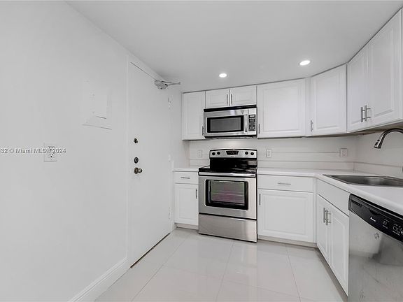 5th image of 800 West Ave APT 431