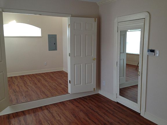 5th image of 424 Harrison Ave