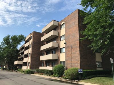 9240 Gross Point Rd APT 307, Skokie, IL, 60077