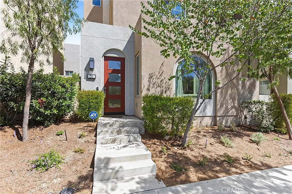 3 bed, 2.5 bath, 2198 sqft, $5,200 — Photo 1