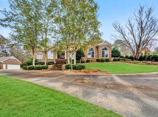 302 Country Club Dr, Laurens, SC 29360