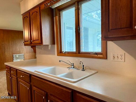 5th image of 1636 Queenswood Dr