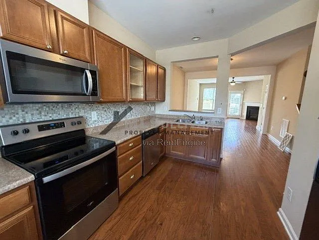 100 Stratford Lakes Dr #221 — Photo 5