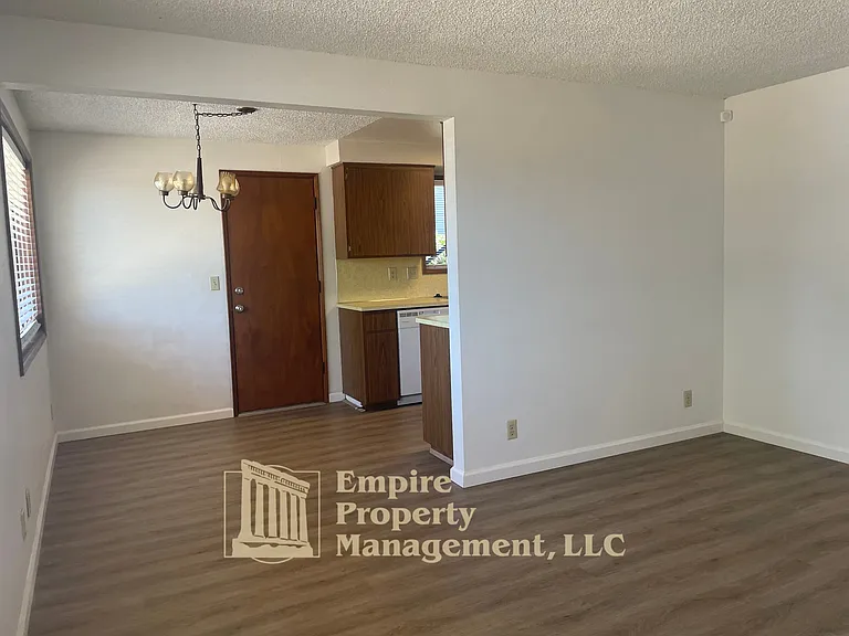 1287 W 12th Ave #1 — Photo 5
