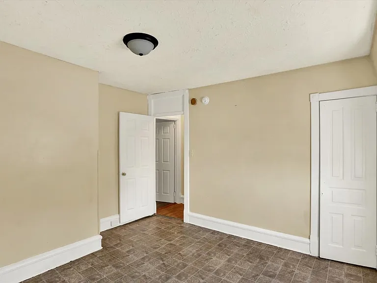 234 W Douglass St — Photo 14