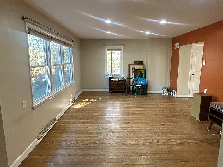 1135 Oak Ave — Photo 2