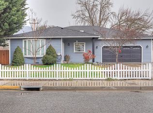 1703 Blue Moon Ln, Grants Pass, OR
